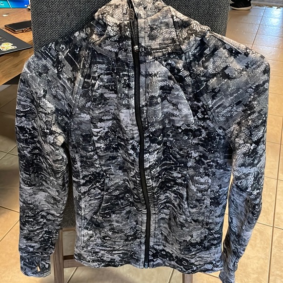 Lululemon with hoodie size 2 - Picture 1 of 3
